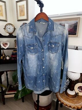 Roxy Women's Chambray Snap Button Up Western Horseshoes Embroidered Blouse